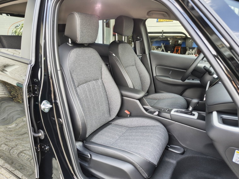 Vehicle Image 30