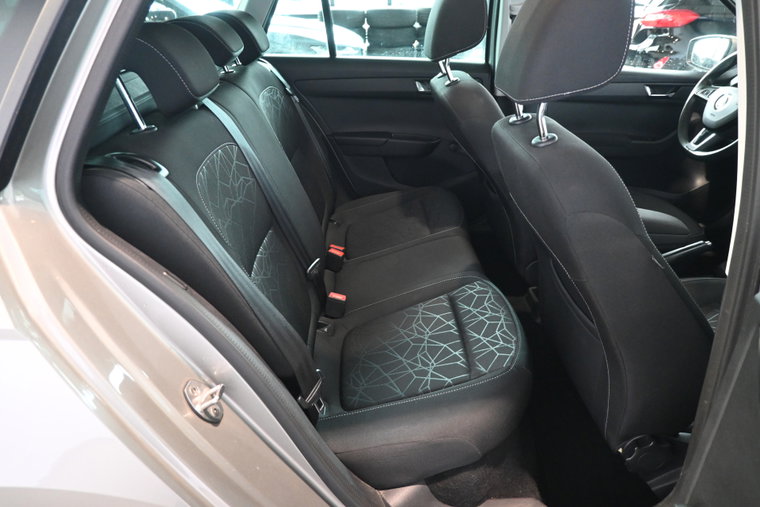 Vehicle Image 25