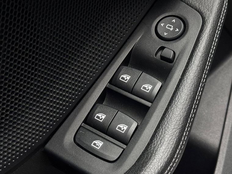 Vehicle Image 28