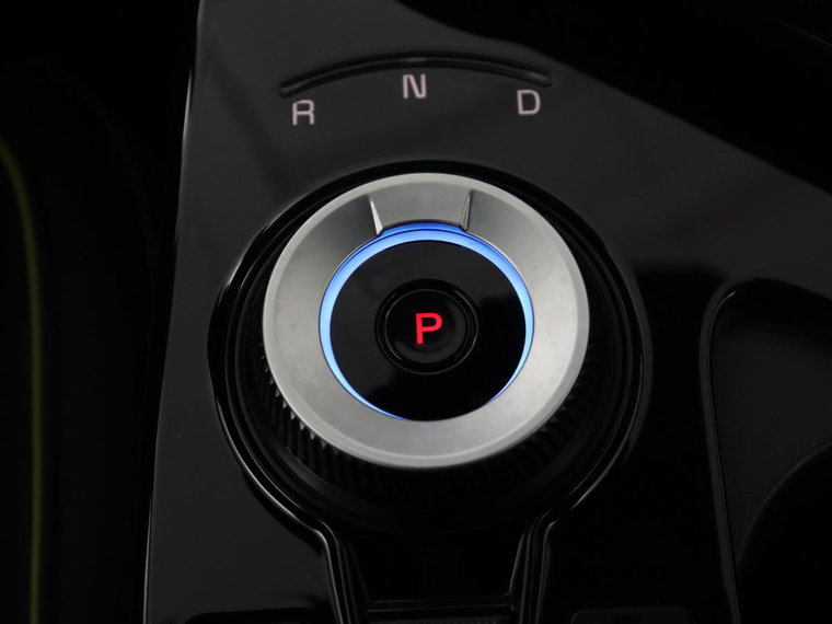 Vehicle Image 25
