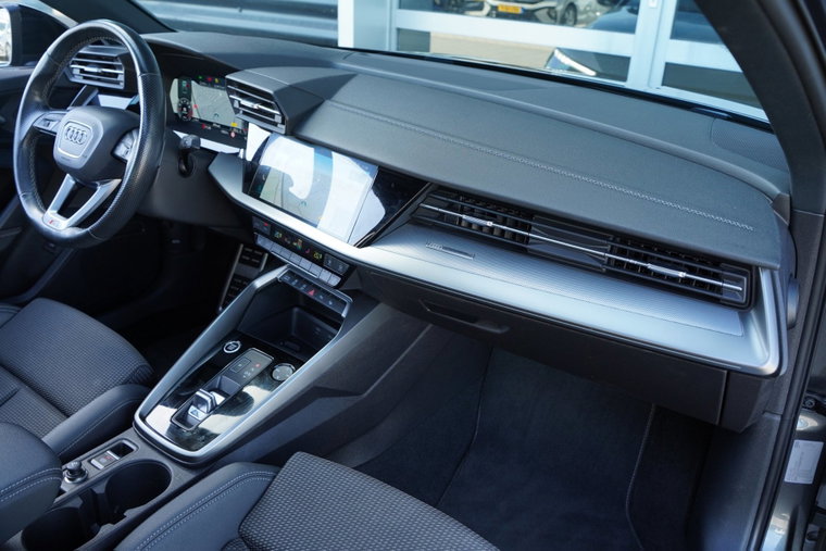Vehicle Image 30