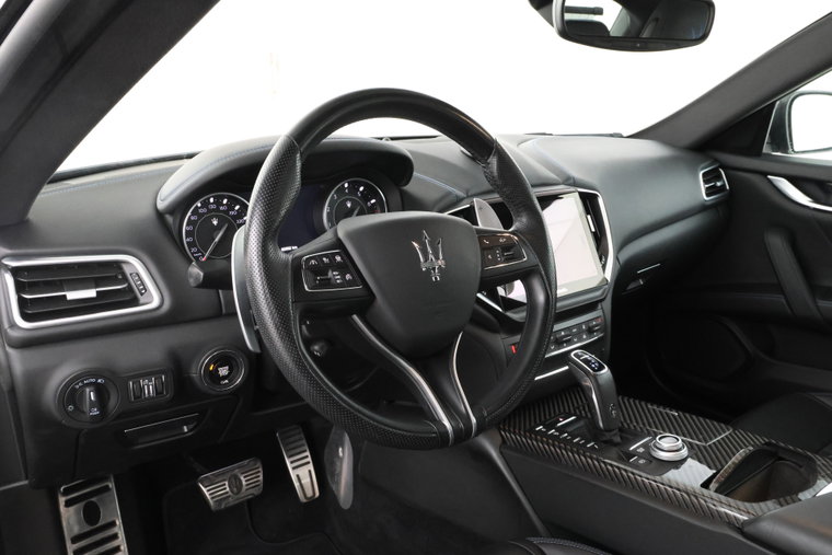 Vehicle Image 16
