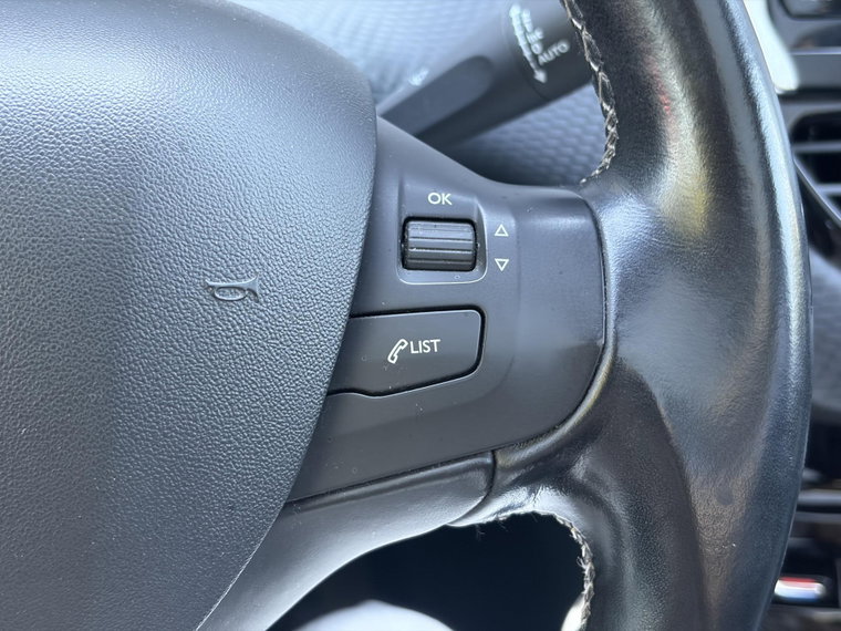 Vehicle Image 33