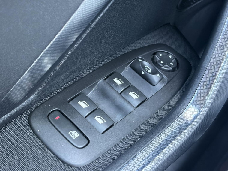 Vehicle Image 38