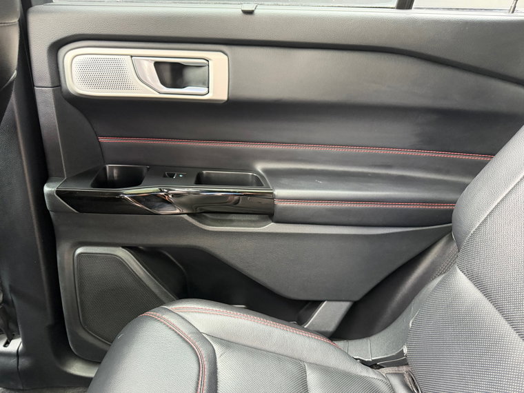 Vehicle Image 25