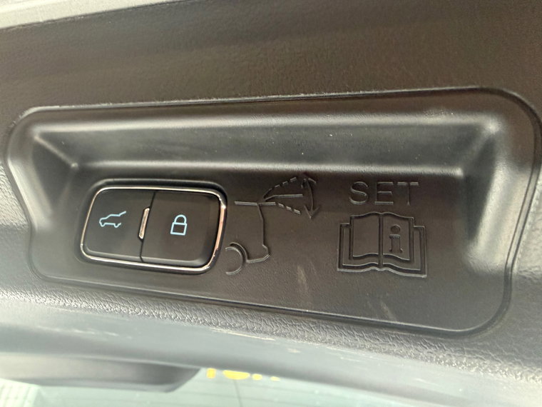 Vehicle Image 28