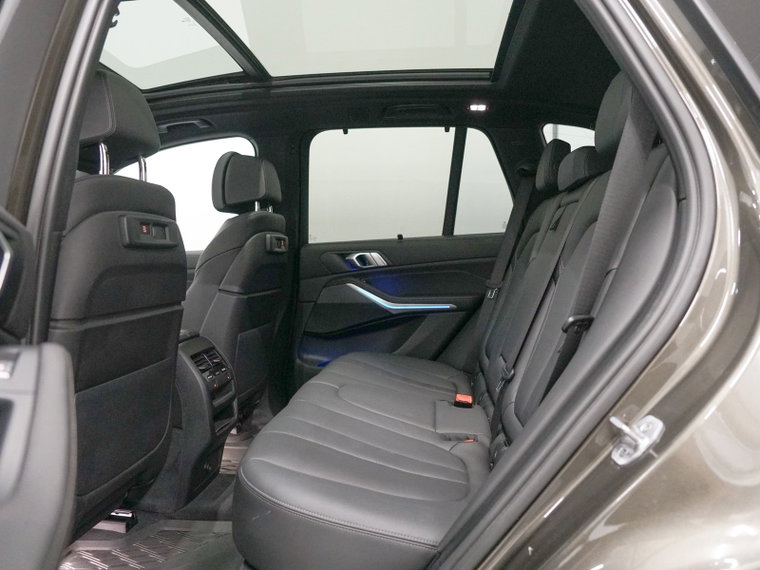 Vehicle Image 32