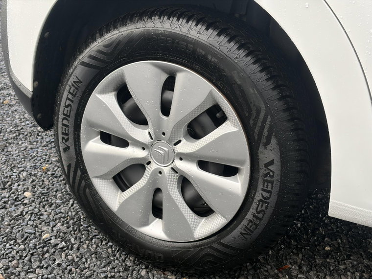 Vehicle Image 32