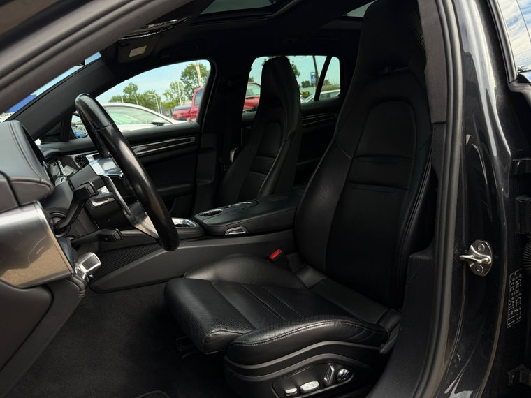 Vehicle Image 25