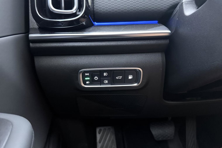 Vehicle Image 25