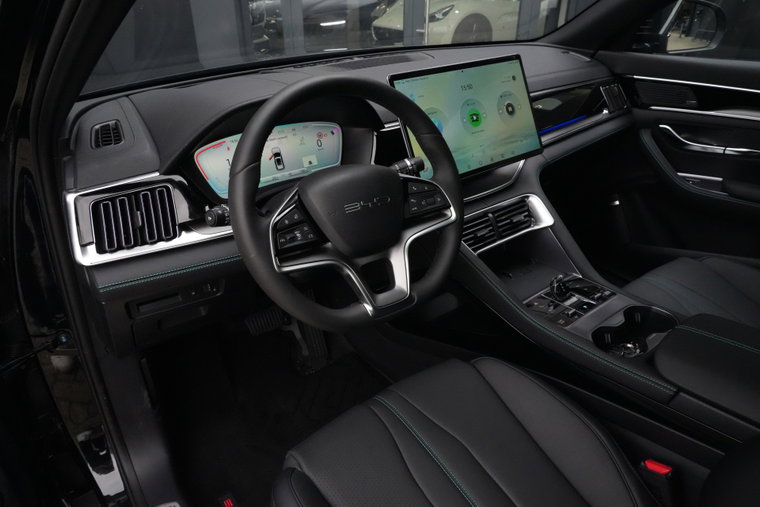 Vehicle Image 12