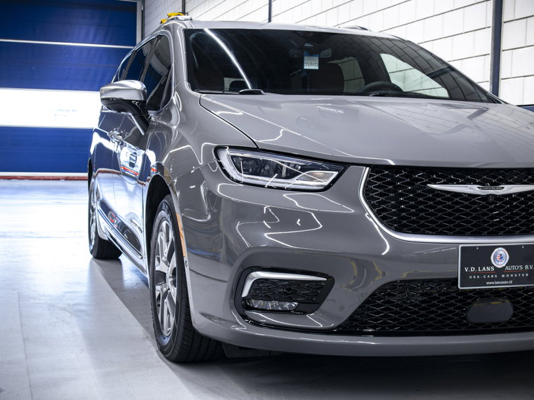 Vehicle Image 9