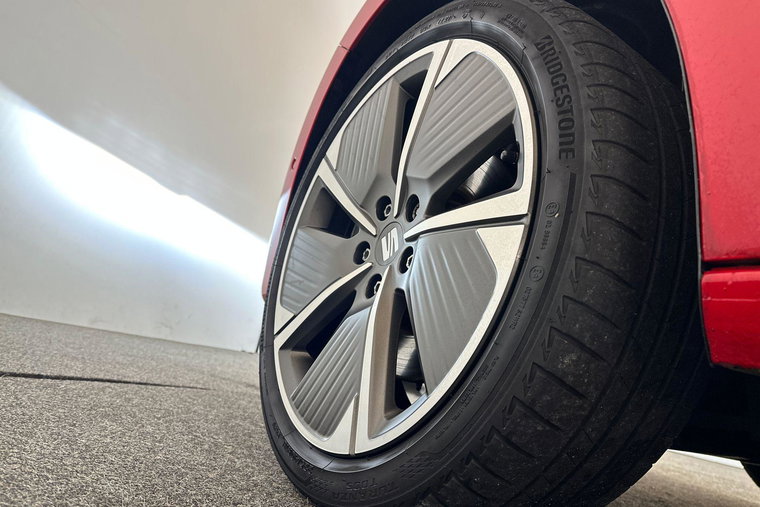 Vehicle Image 12