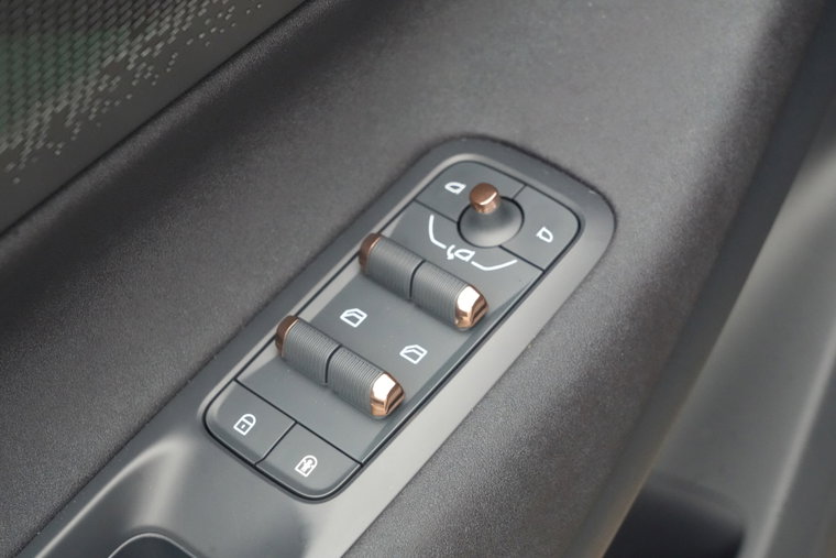 Vehicle Image 24