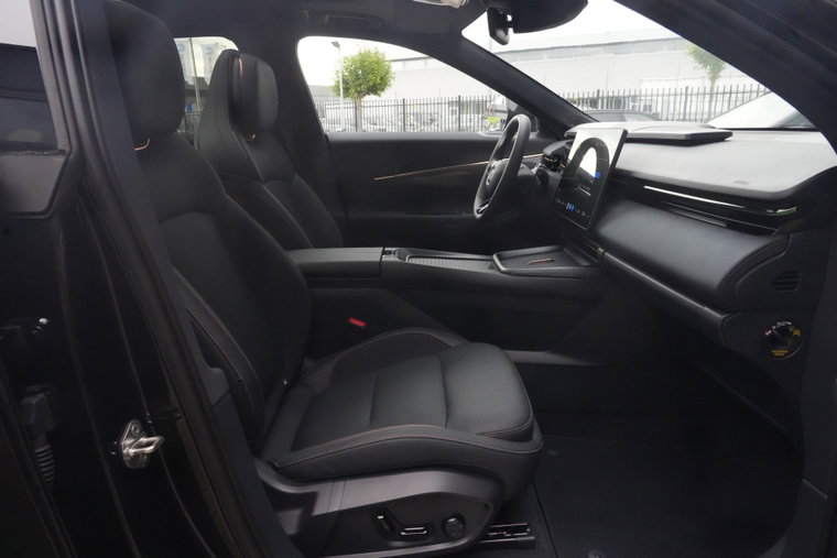 Vehicle Image 9