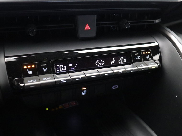 Vehicle Image 32