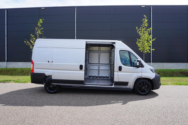 Vehicle Image 33