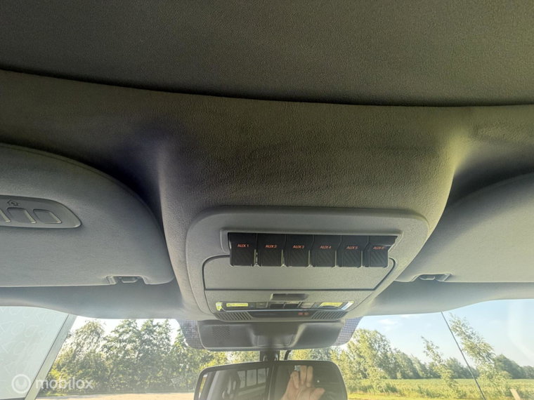 Vehicle Image 40