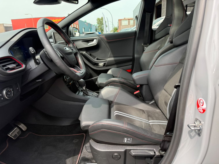 Vehicle Image 21