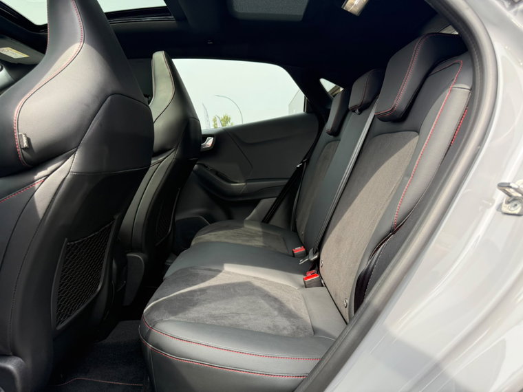 Vehicle Image 25