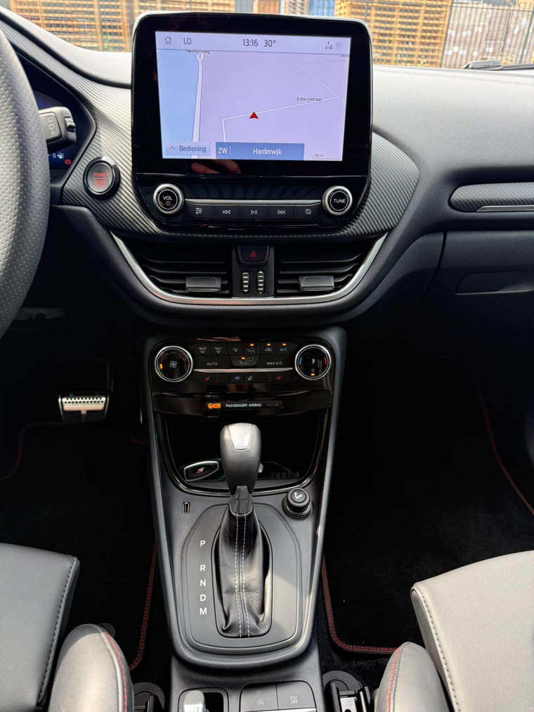 Vehicle Image 32