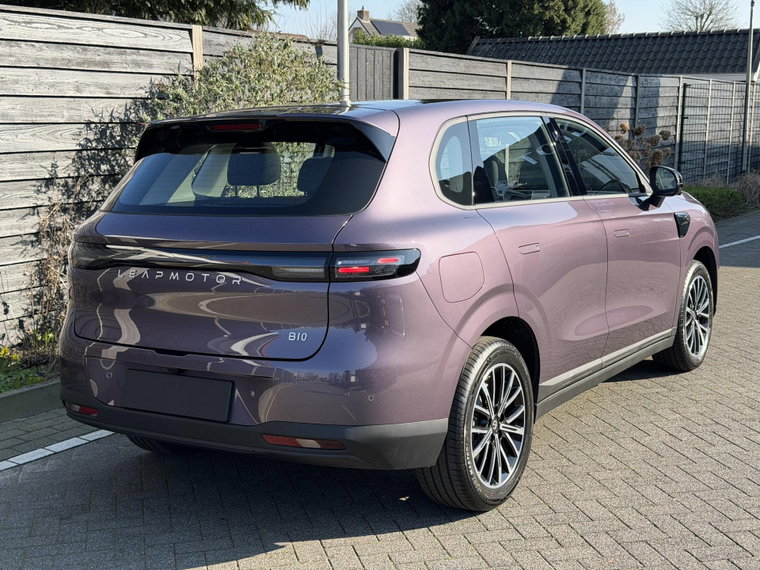 Vehicle Image 9