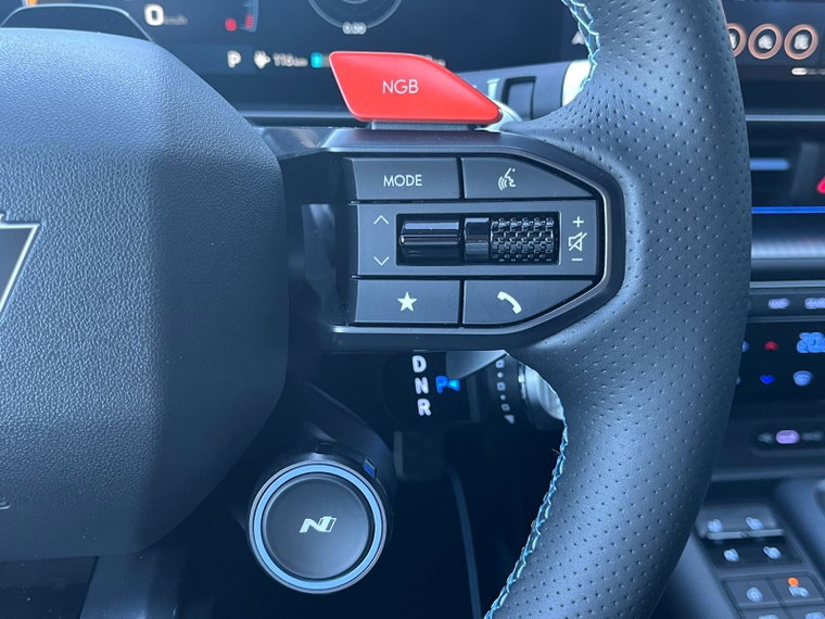 Vehicle Image 24