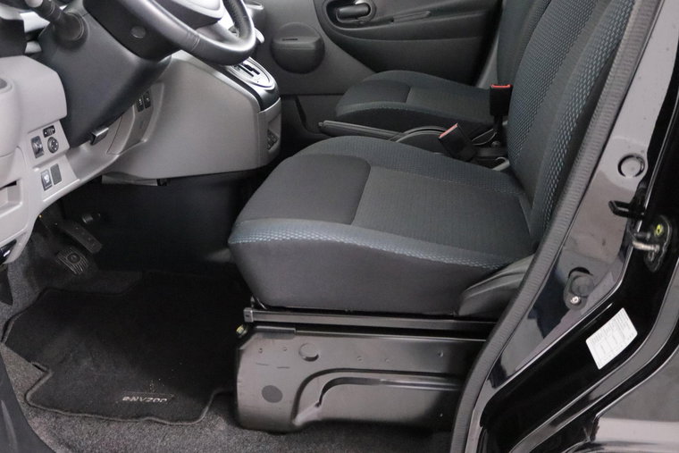 Vehicle Image 25