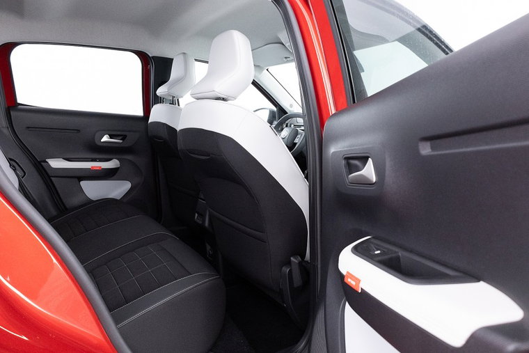 Vehicle Image 9