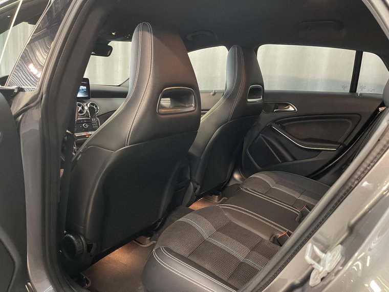 Vehicle Image 33
