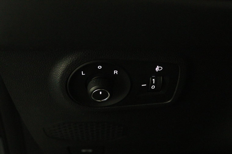 Vehicle Image 32