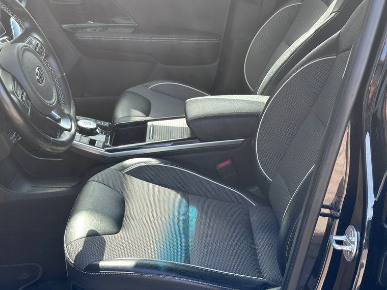 Vehicle Image 32