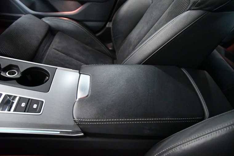 Vehicle Image 23