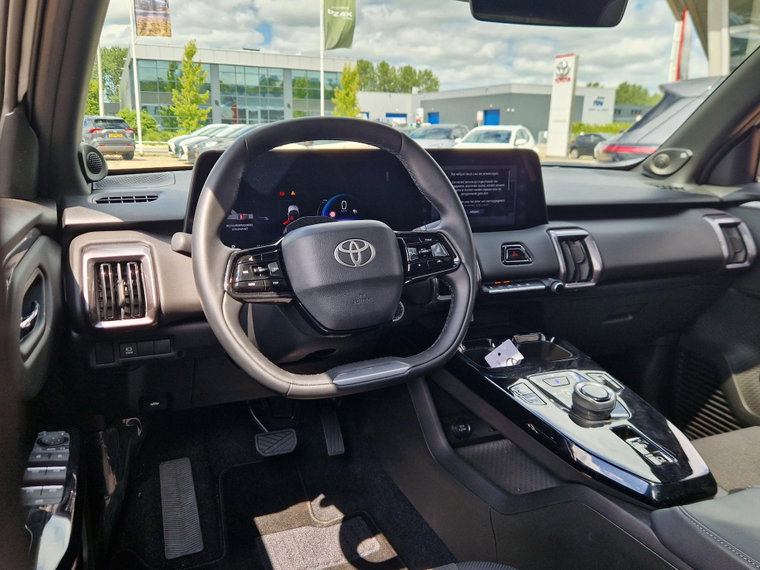Vehicle Image 24