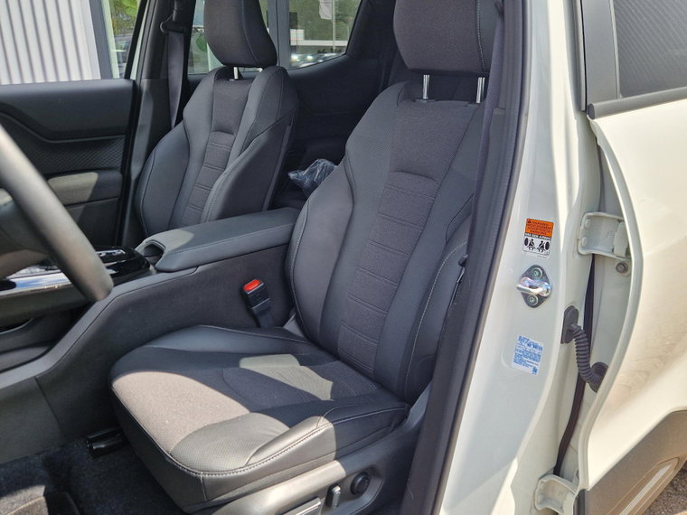 Vehicle Image 25