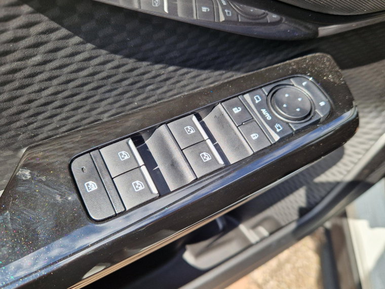 Vehicle Image 26