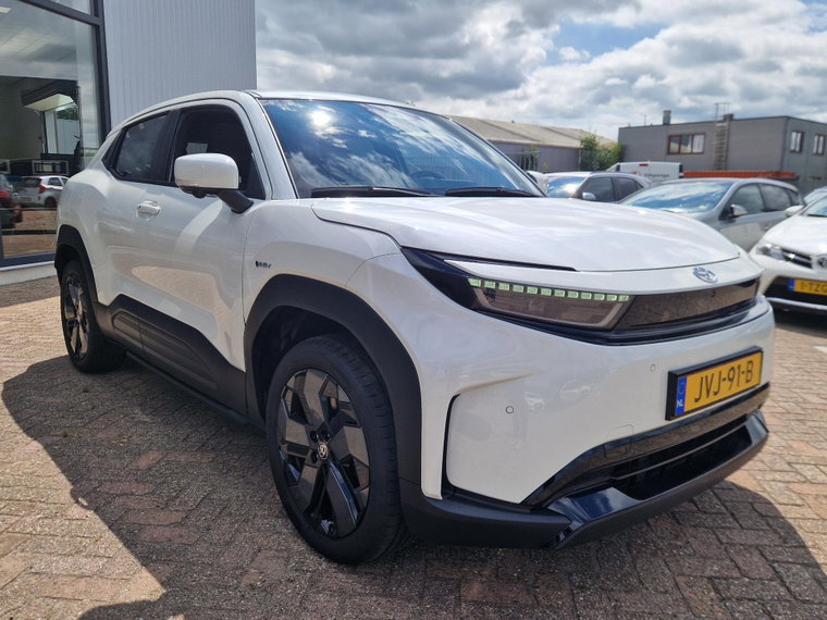 Vehicle Image 6