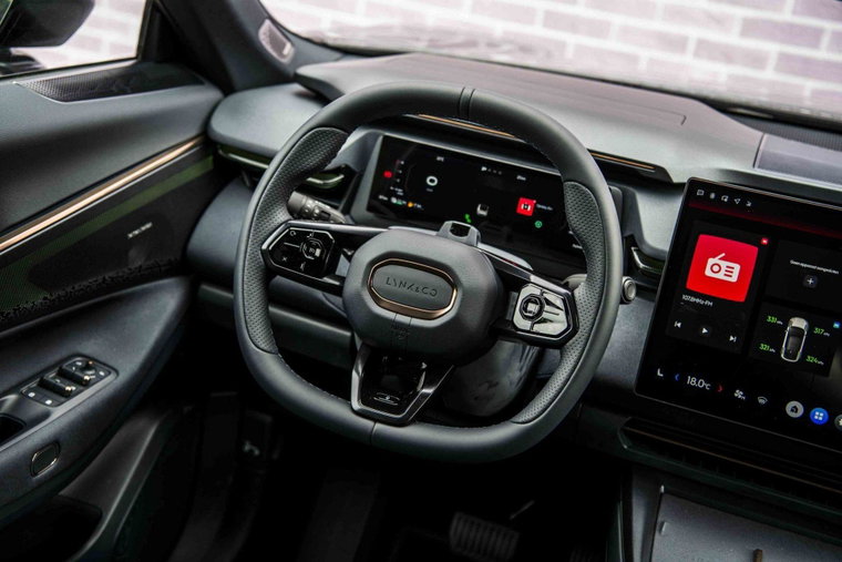 Vehicle Image 13