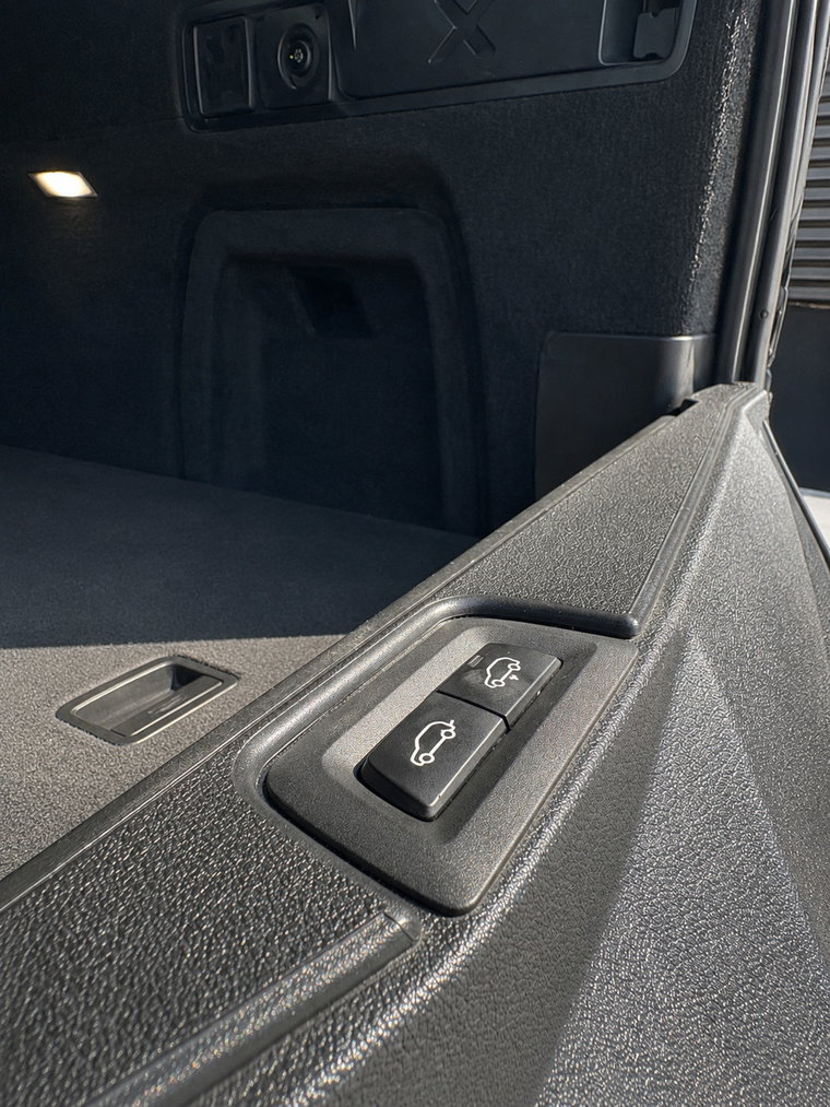 Vehicle Image 24