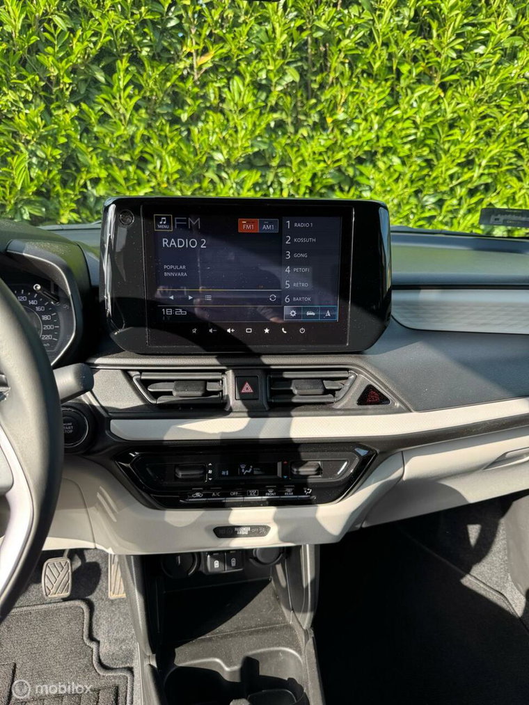 Vehicle Image 12