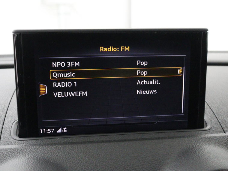 Vehicle Image 25