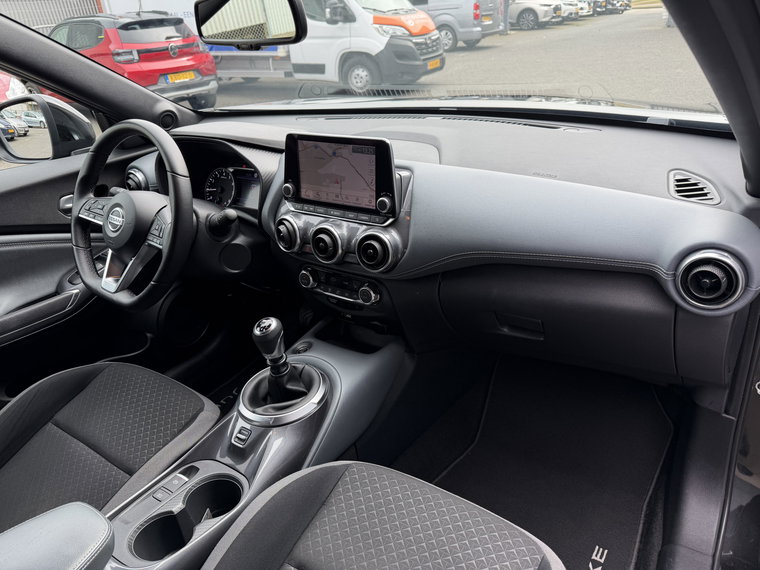 Vehicle Image 32