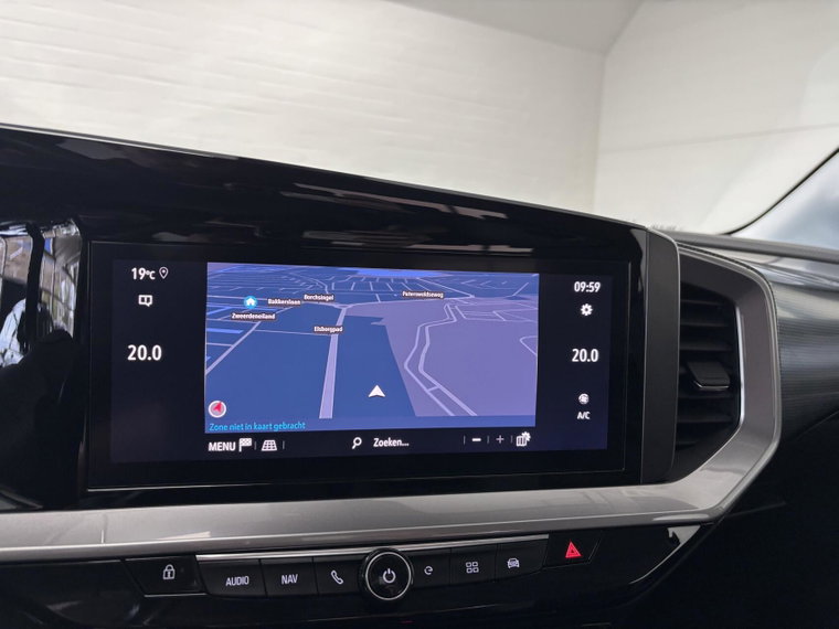 Vehicle Image 25
