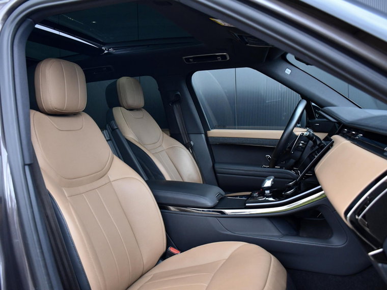 Vehicle Image 8