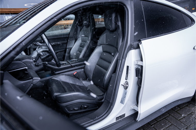Vehicle Image 32