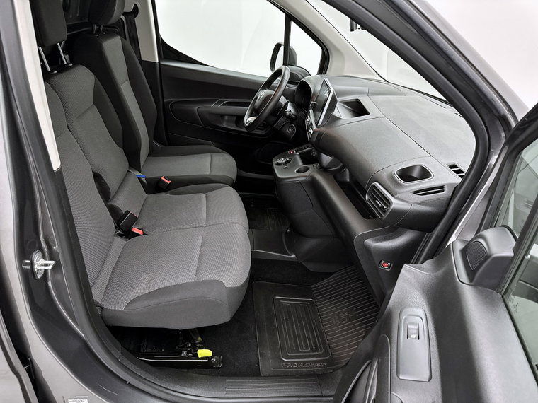 Vehicle Image 23