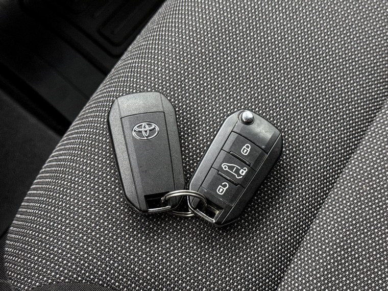 Vehicle Image 24