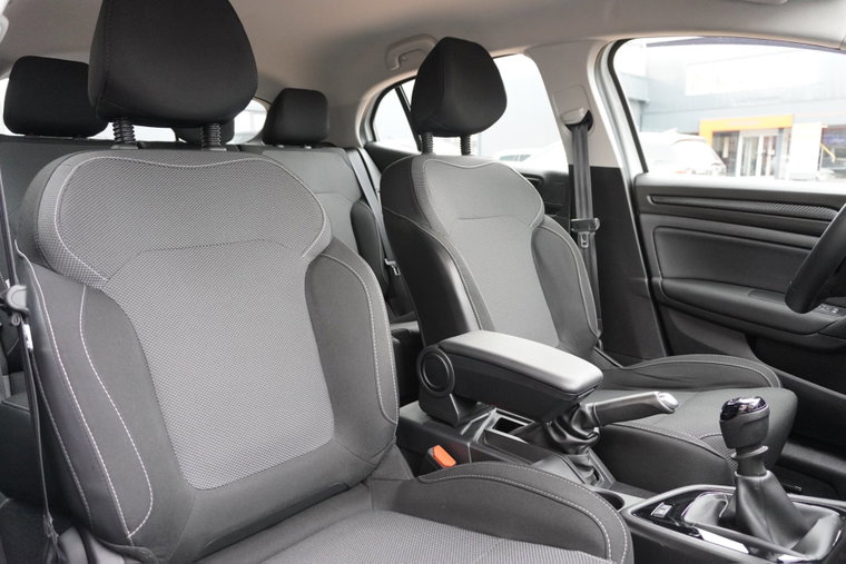 Vehicle Image 16