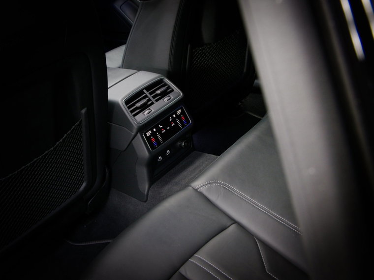 Vehicle Image 60