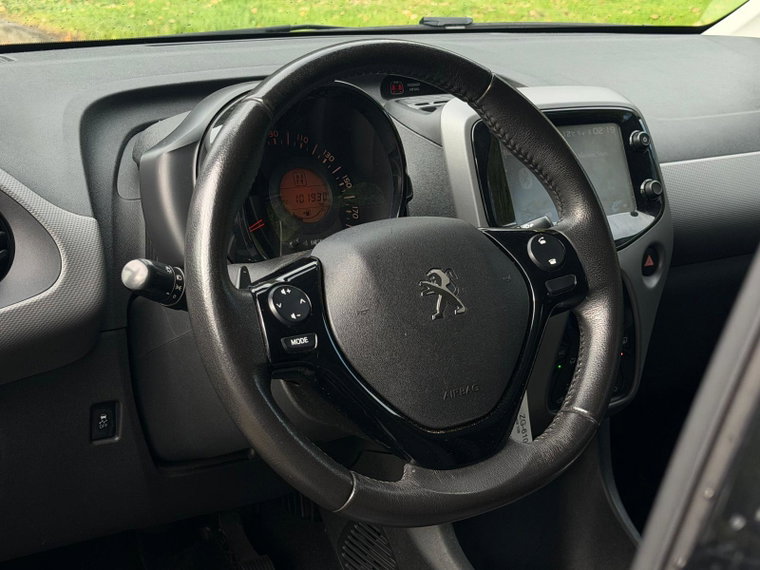 Vehicle Image 11